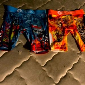 I’m selling ethikas for kids size M 5